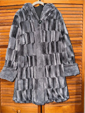 Dennis Basso Faux Fur Coat in Gray & Black XL Like New